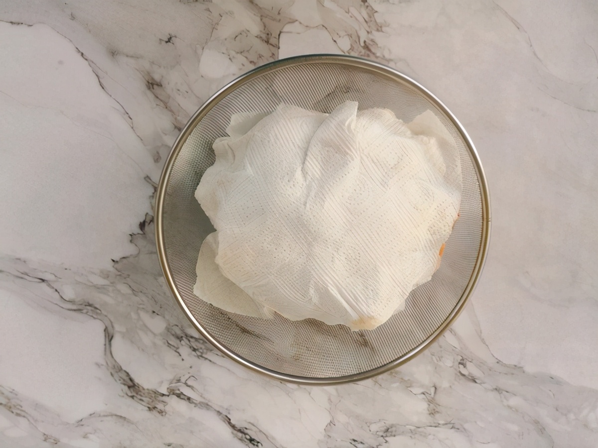 自己亲手做的盐焗鸡好吃好味道,简单又嫩滑的盐焗鸡