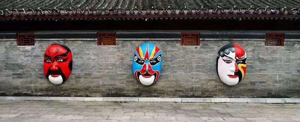 浓墨勾勒漾脸谱,薪火传承构新图