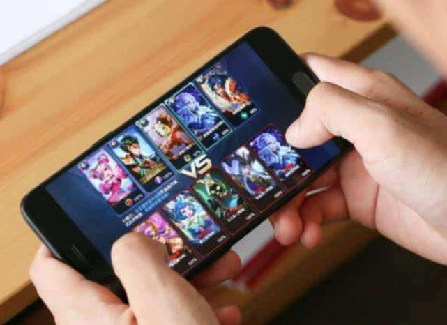 王者荣耀主播一个月能赚多少？*牙虎**主播自曝收入，答案比较意外