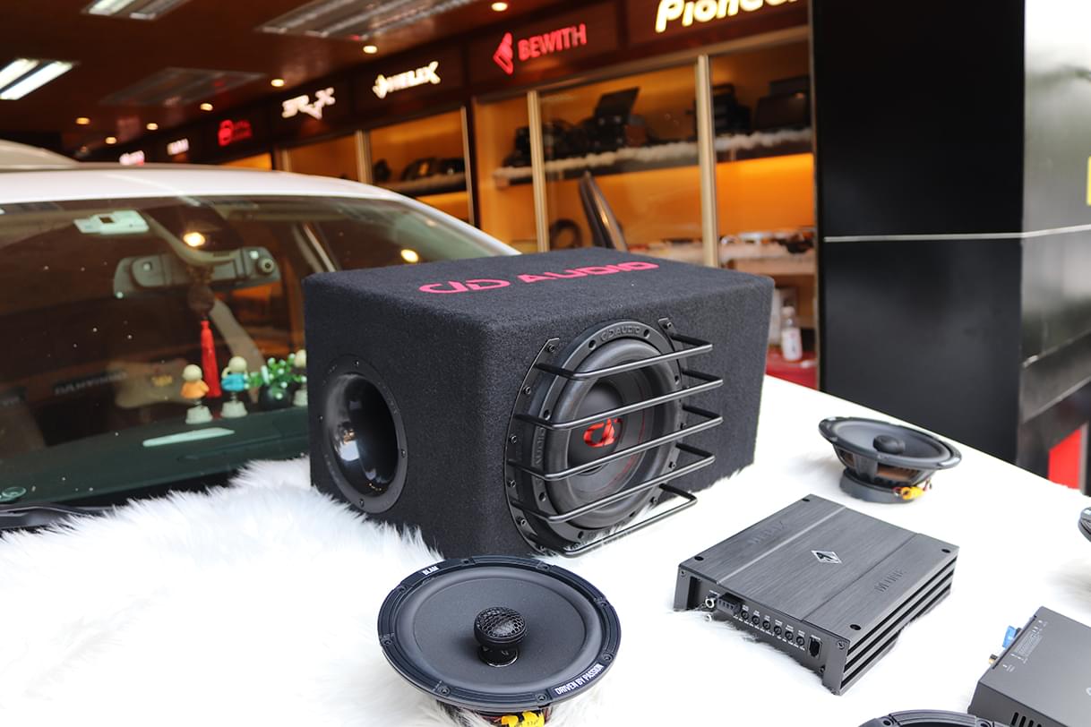 深圳汽车音响专业改装哪里好？看完别克君威音响改装你就知道了