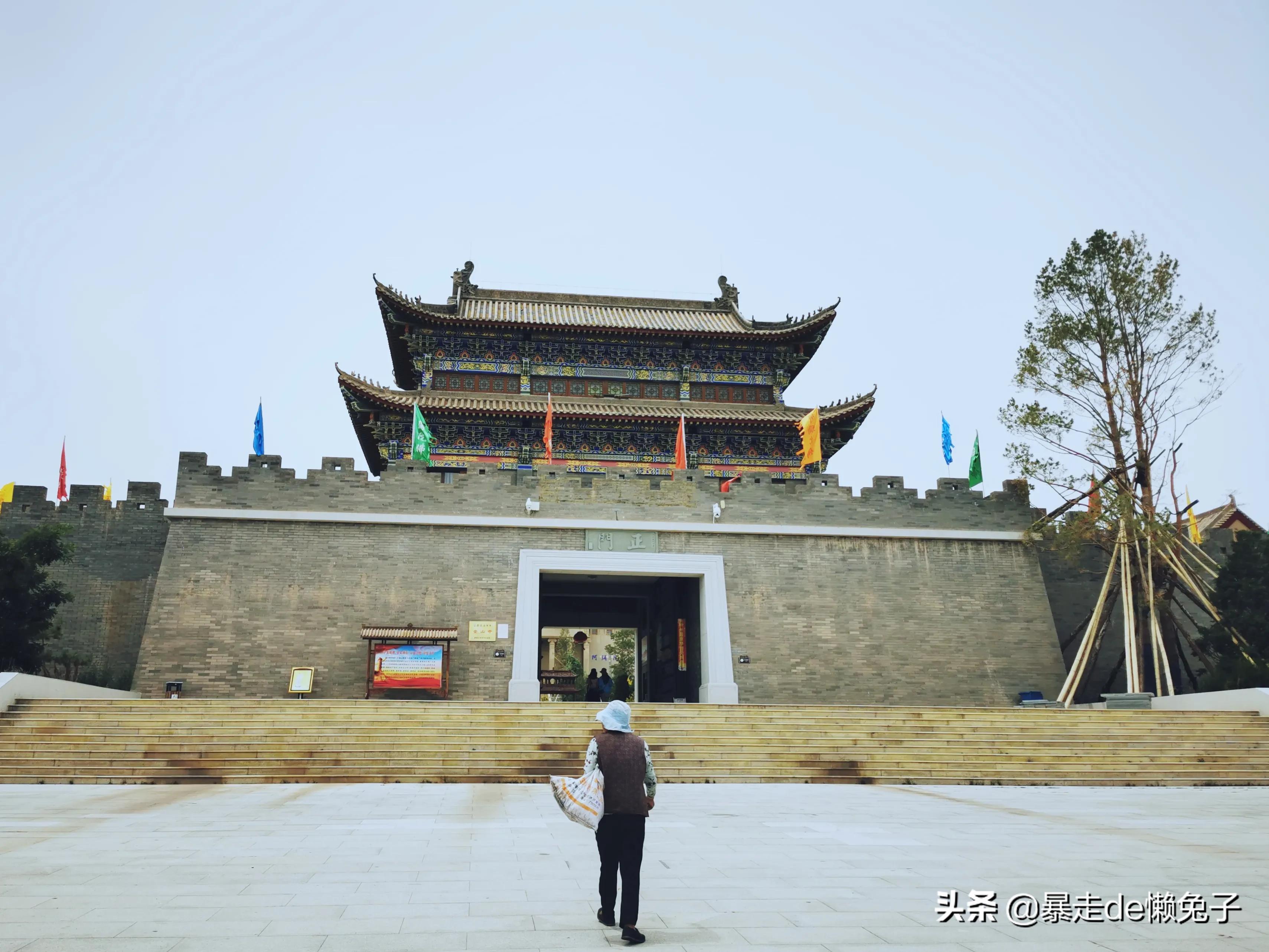 甘肃骊靬，历史、建筑均虚构的古城景区，值得去吗？