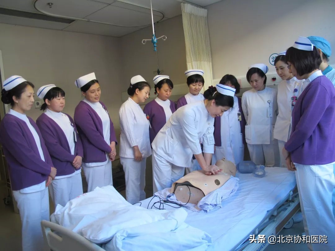 荆州95后护士救人,90后护士路边救人