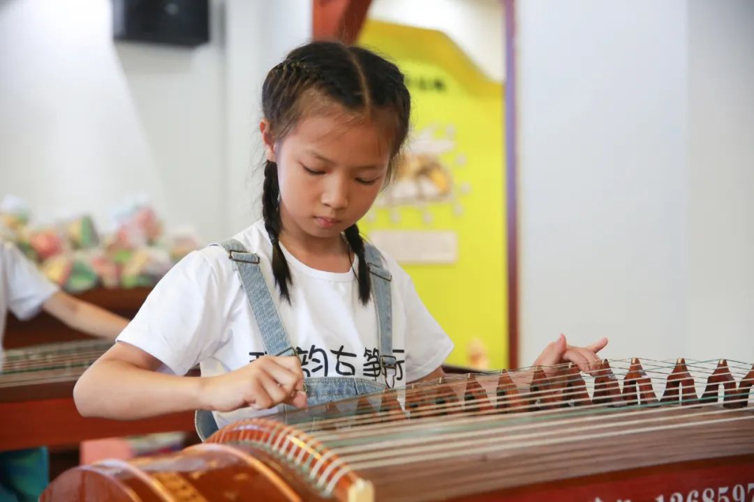 组图:武平县琴韵古筝行六一暨周年庆亲子活动圆满举行