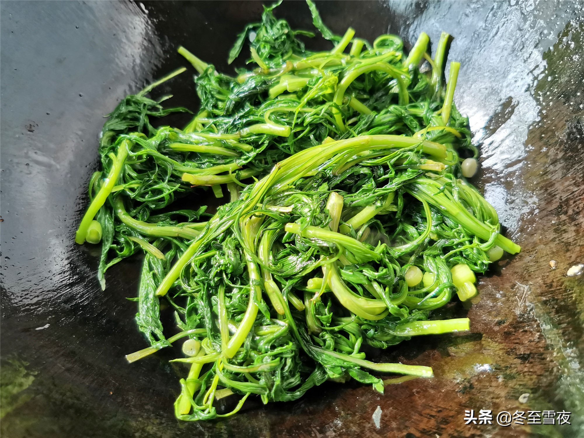 柳蒿芽鸡蛋怎么做好吃,柳蒿芽可以和鸡蛋一起吃吗