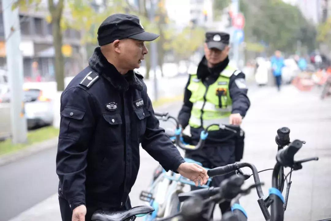 城管人坚守的身影让城市更加美丽,关注城管