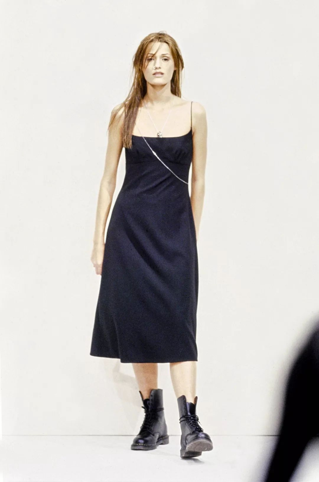 穿马丁靴不磨脚,穿马丁靴的马丁