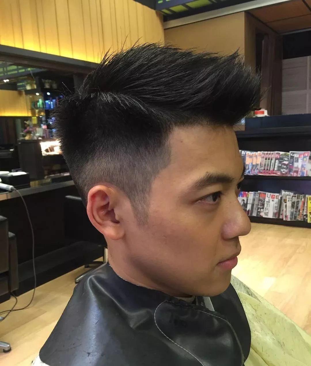 头发两边炸开怎么解决,头发顶部老是鼓起来怎么剪