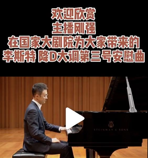 月亮姐姐李梓萌刚强春妮合照,春妮月亮姐姐李梓萌刚强同台