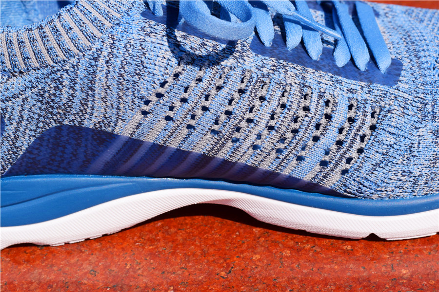 第一次穿软弹跑鞋感觉,第一次穿跑鞋有种站不稳的感觉