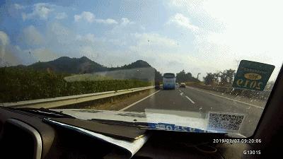 返程高速车流,返程大军挤爆沪渝高速