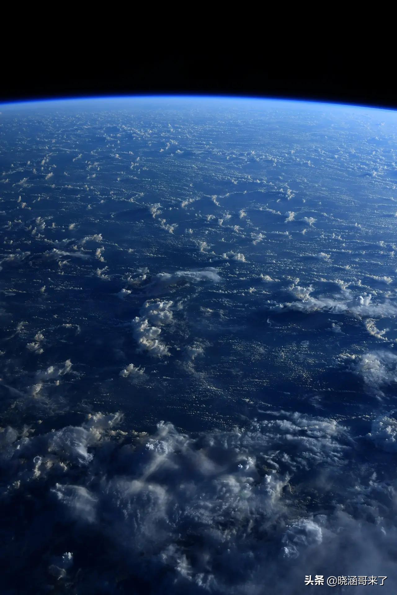 10.4万亿公里的彗星,86年哈雷彗星经过地球照片