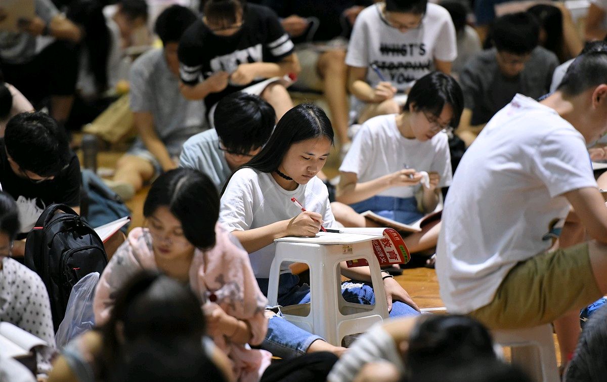 “推免生”的处境尴尬吗？大学生该选择保研还是考研呢？别选错了