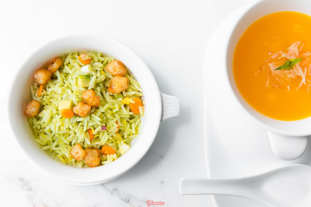 在唐阁，不止有难忘的美食体验，更有43层才能触及的海口绝美风景