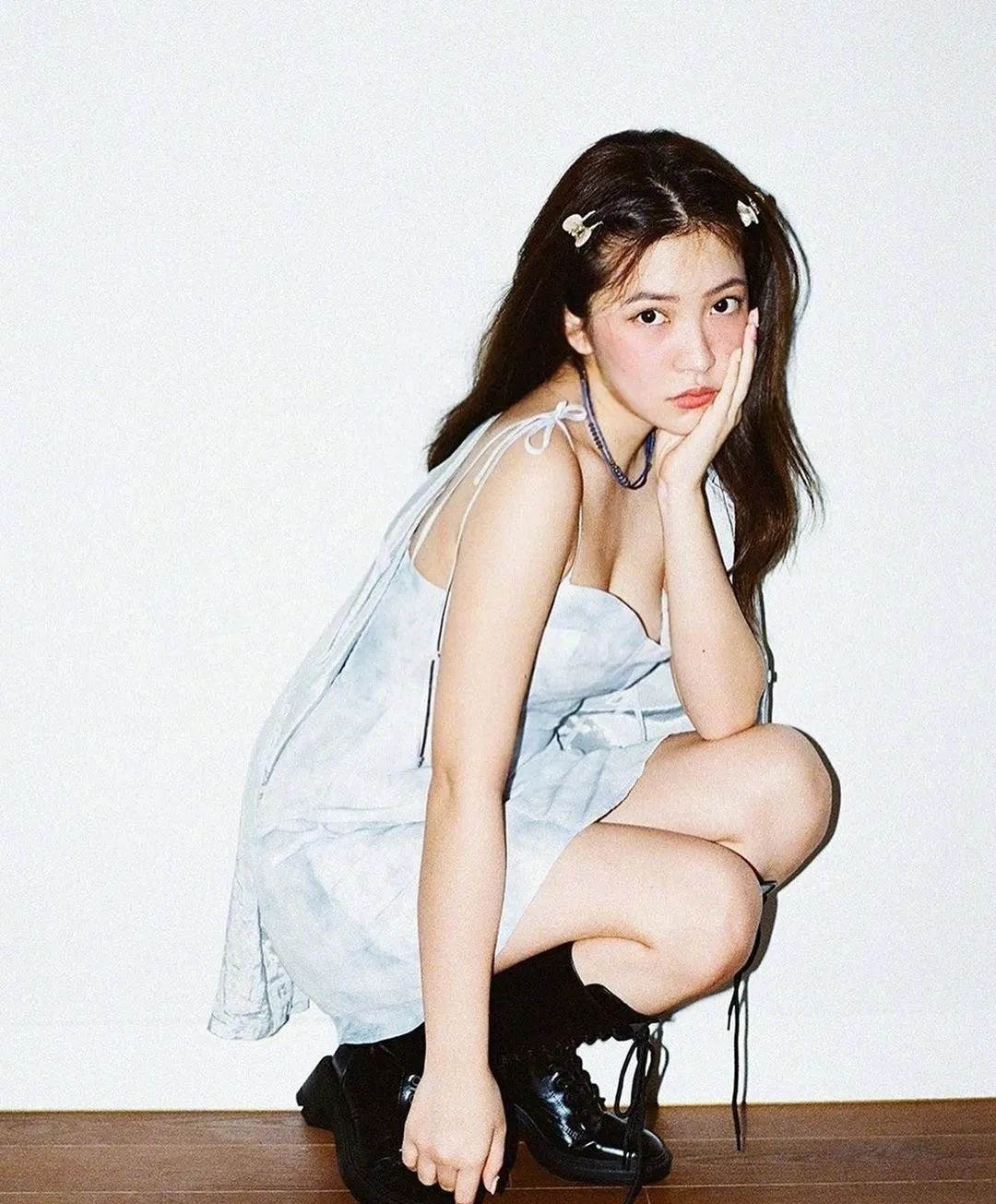 穿裙子要搭配什么鞋子才好看呢,红色上衣黑色裙子配什么鞋子好看