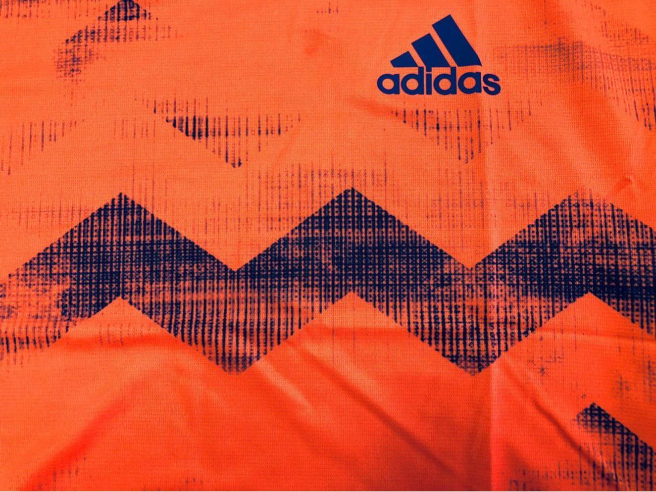 至轻，至简--ADIZERO超轻羽毛球衣上身体验「悦悦教练」