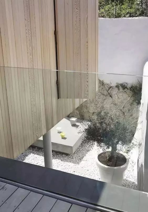 无框式玻璃栏杆做法,无边框玻璃栏杆安装方法图片