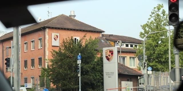 保时捷卡宴算是什么档次的车,保时捷是世界上最好的车吗