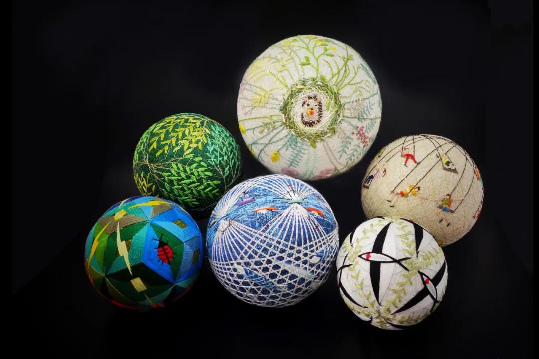 惊艳！“球上刺绣”你见过吗？她在球上绣出二十四节气，无数粉丝为之打call