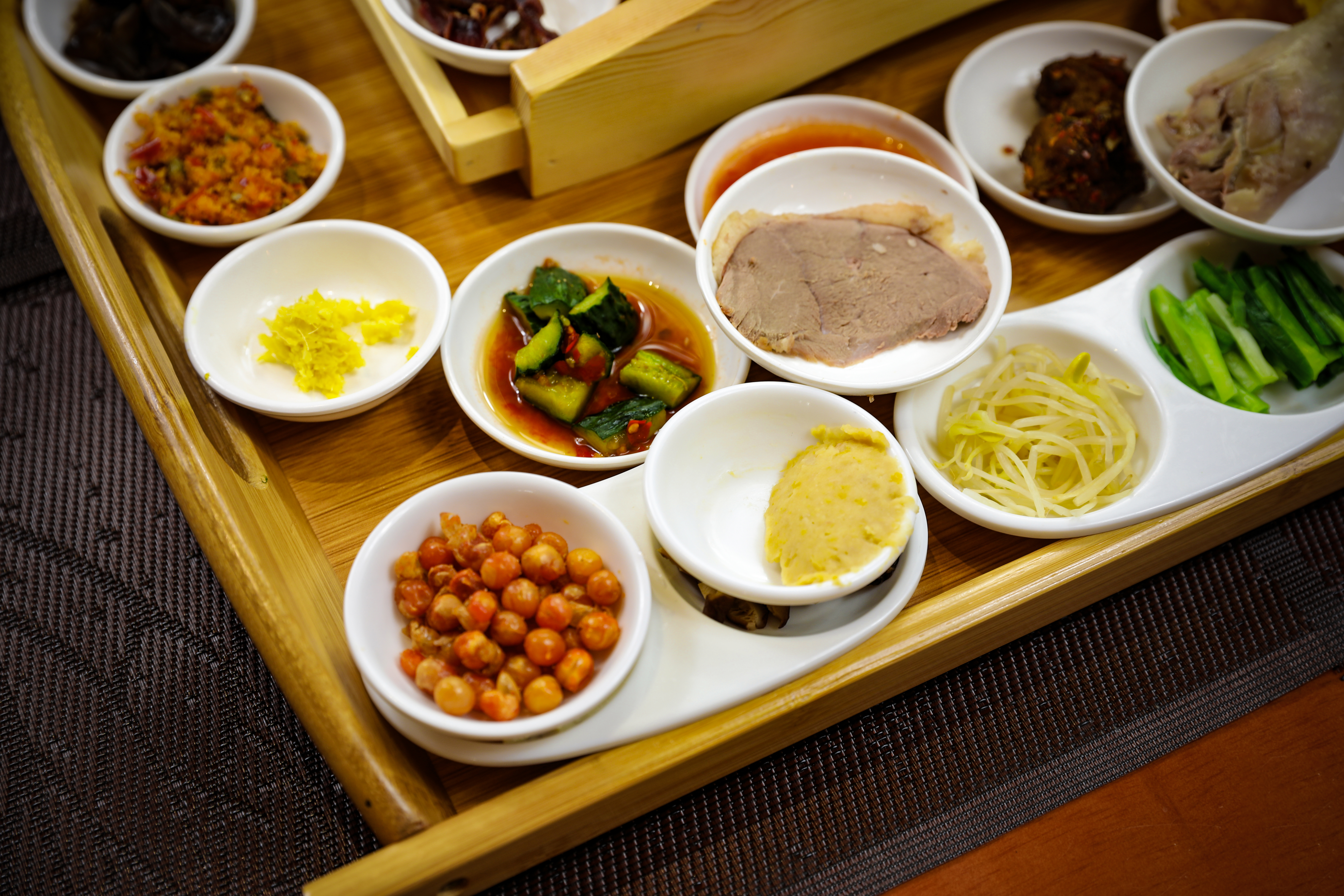 过桥米线是什么菜,过桥米线是指什么桥