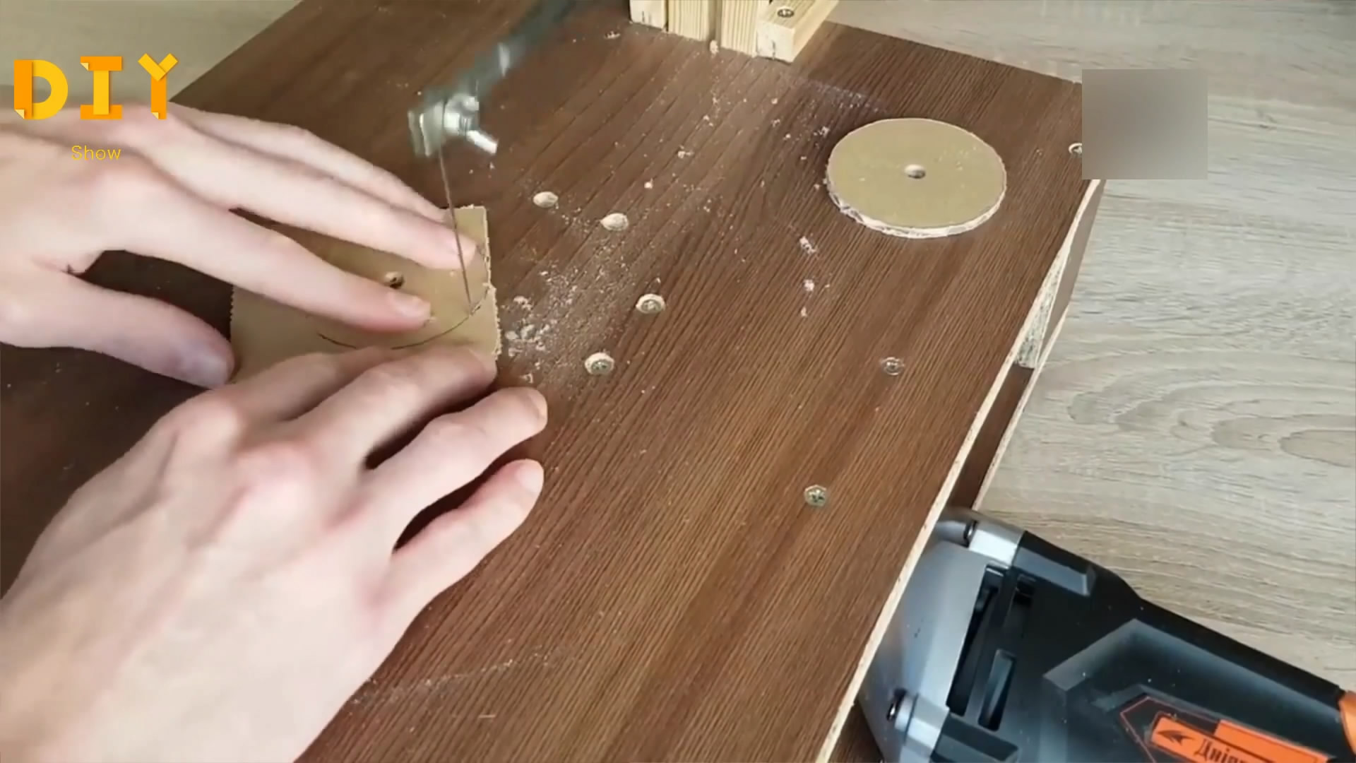 如何用纸板制作遥控车,用纸做遥控玩具车