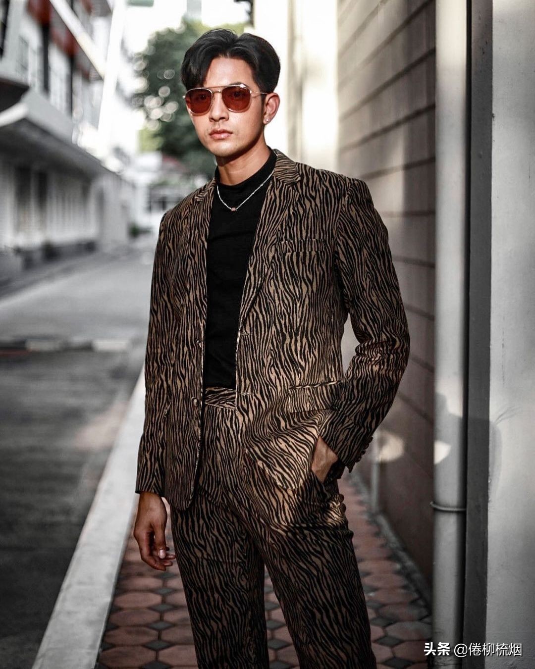 这是什么情况，要公开了吗，泰星Lingling发新照，标签的却是Kem