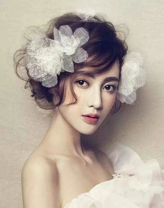 新娘妆容发型图片,新娘妆容教程和简单发型