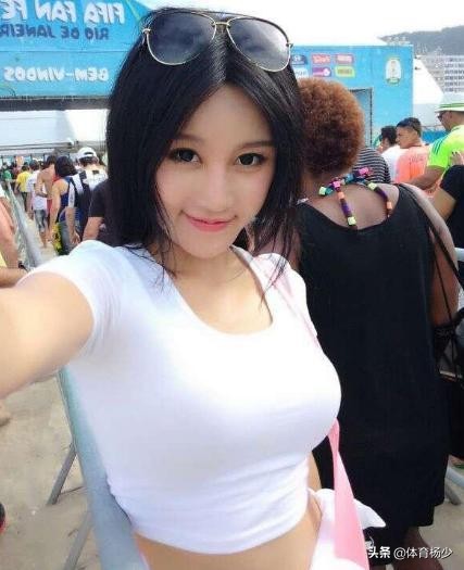 她是足球宝贝,因世界杯“上围夹手机”走红,如今转型成为董事长