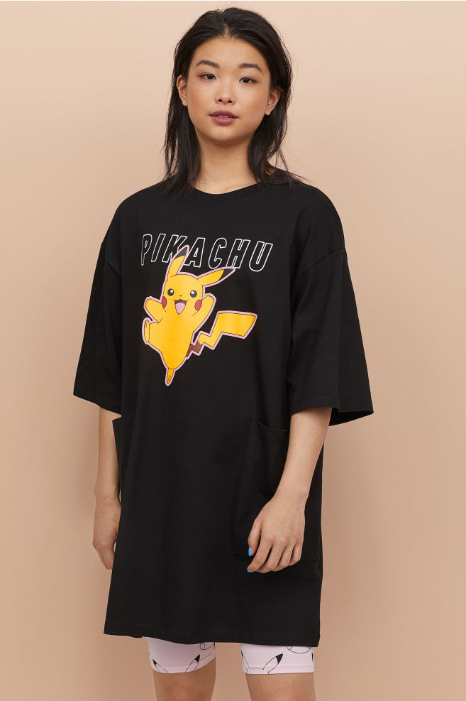 优衣库与kaws联名t恤 (优衣库kaws联名t恤图片)