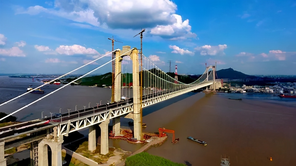 中国第一艘航母多重,中国第一艘核动力航母排水量