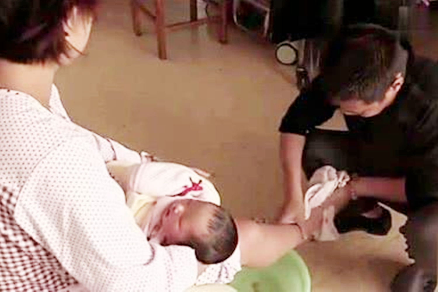 妻子生完孩子丈夫应该怎么做,老婆生完孩子丈夫需要做什么