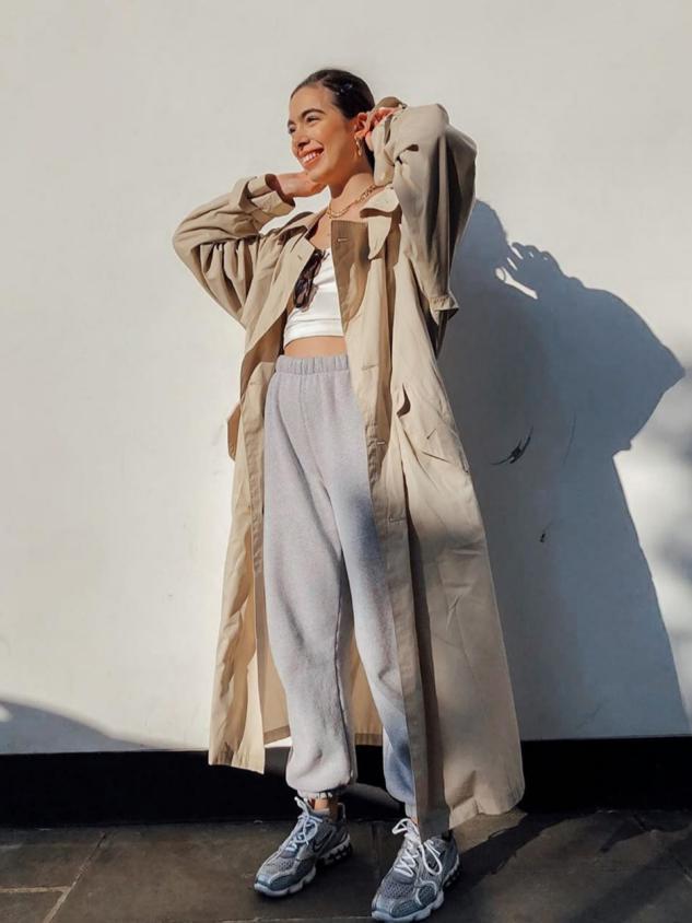 今秋火了一种外套,杏色风衣长款的最佳搭配