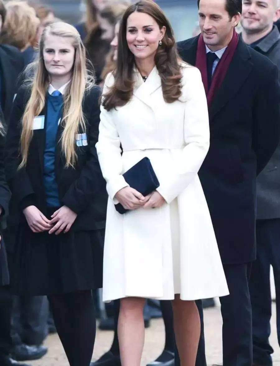 凯特王妃为什么穿这么多品牌,凯特王妃一年的服装费