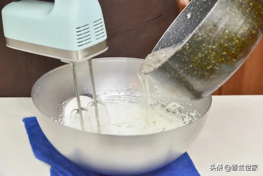 「香兰教程」熬糖版牛轧糖，这样做的牛轧糖好像草莓味的云朵