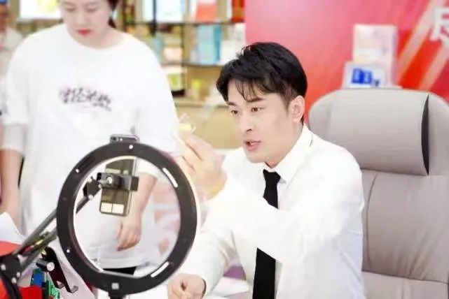 辛巴直播带货视频,如何评价辛巴直播带货