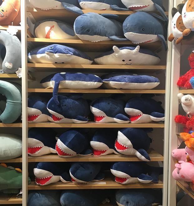 彩妆蛋成石头?唇釉成胶棒?在这里只要他想,没有不敢