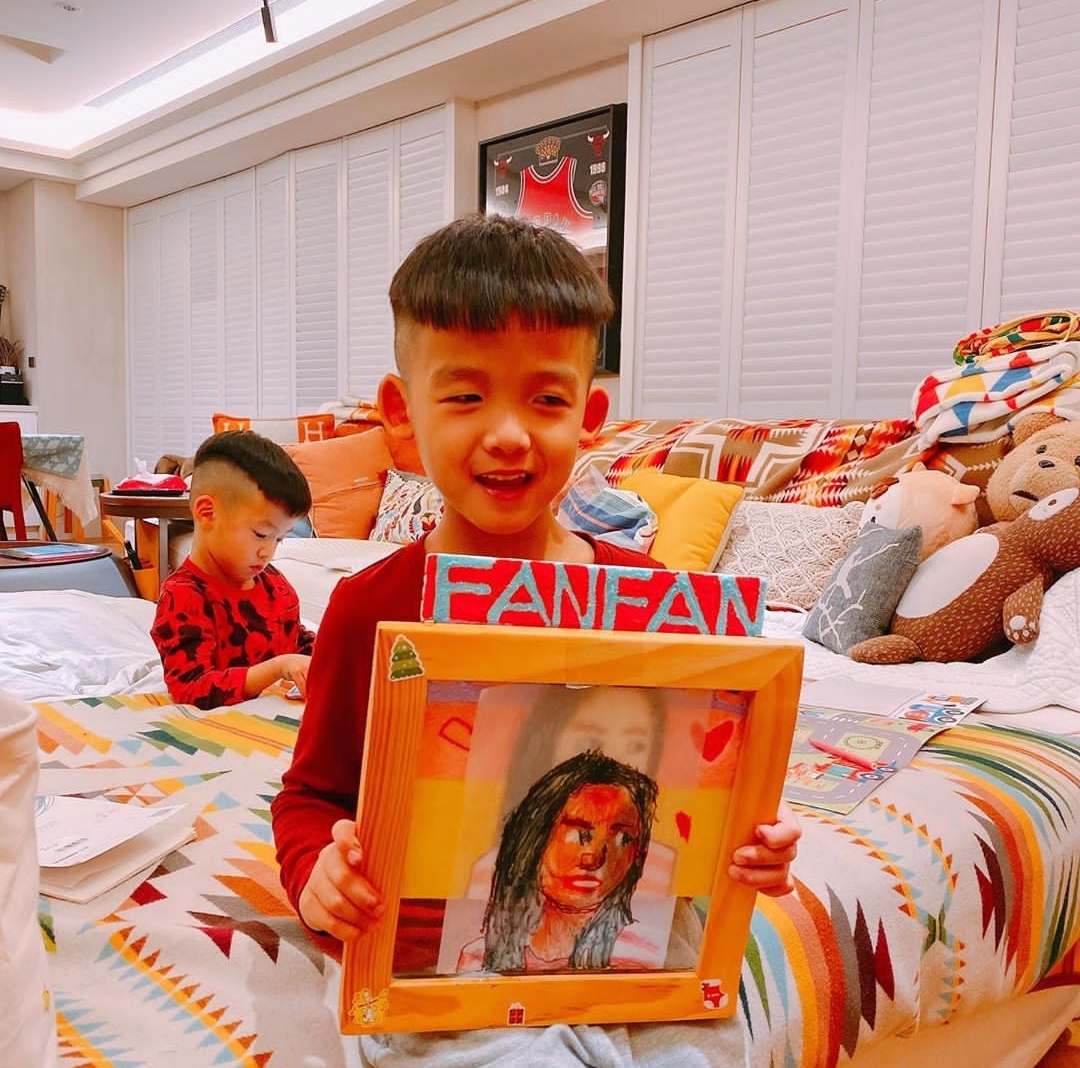 范玮琪画中画,飞飞图画