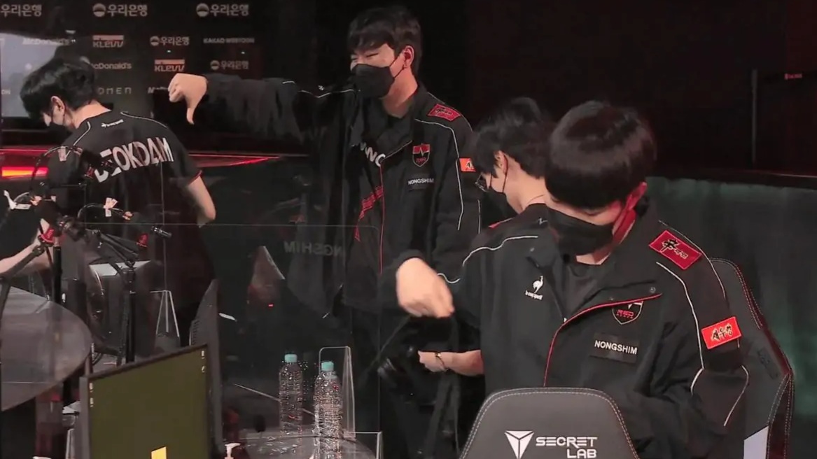 t1夺冠李哥哭了,t1李哥赛后才是亮点