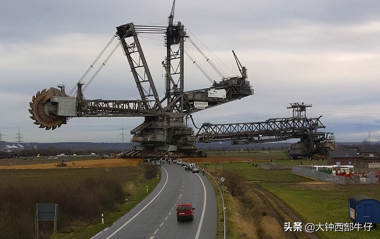 世界上最大的攻城机器是什么,世界上最大的工程机械视频大全