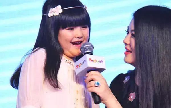 发育期女孩为什么会变胖,年轻的女孩脸都很饱满