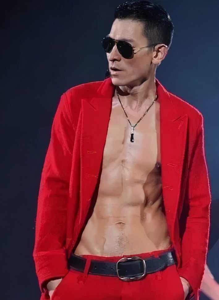 刘德华身材是什么水平,59岁刘德华颜值巅峰