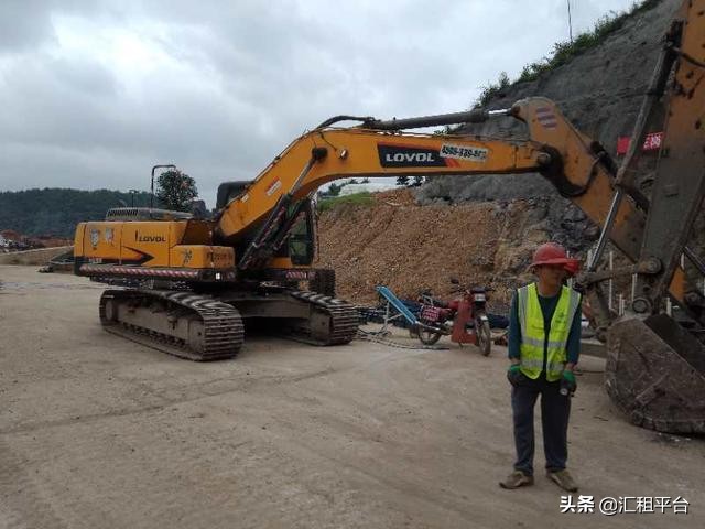 被冻死的挖机驾驶员,快看挖机师傅上吊了表情包