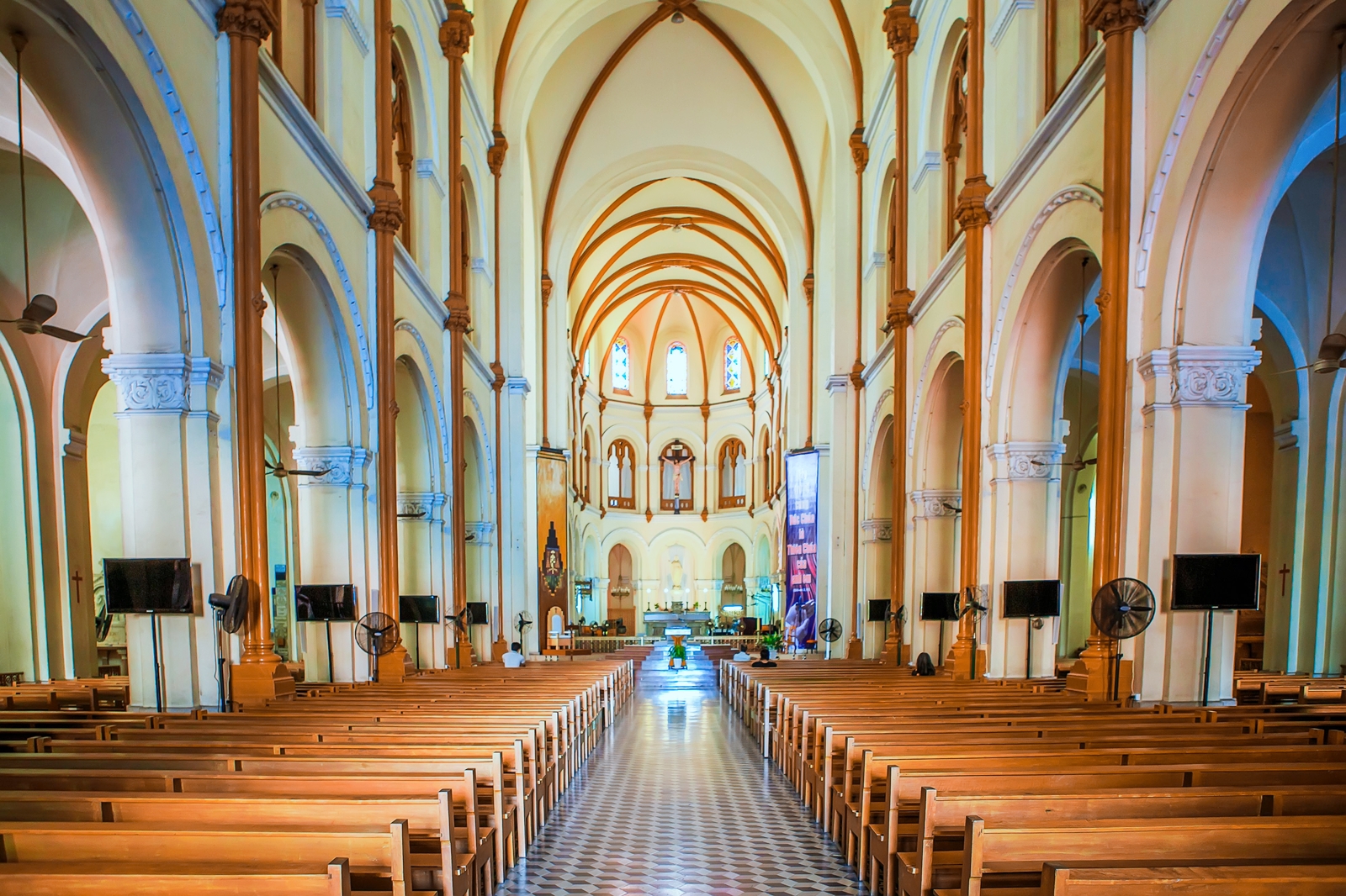 胡志明越南大教堂,胡志明圣母院大教堂