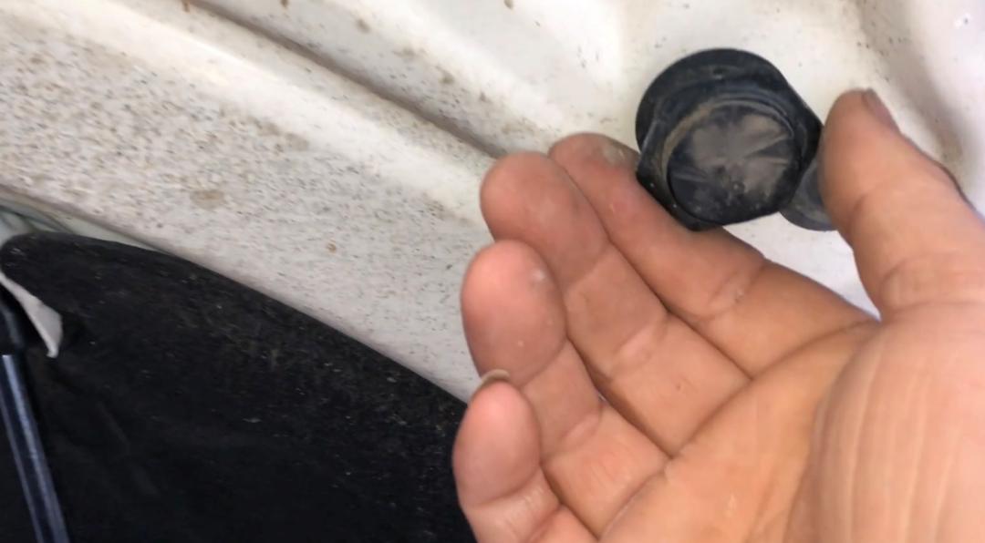 发动机盖缝大怎么办,发动机盖缝隙大怎么处理卡罗拉