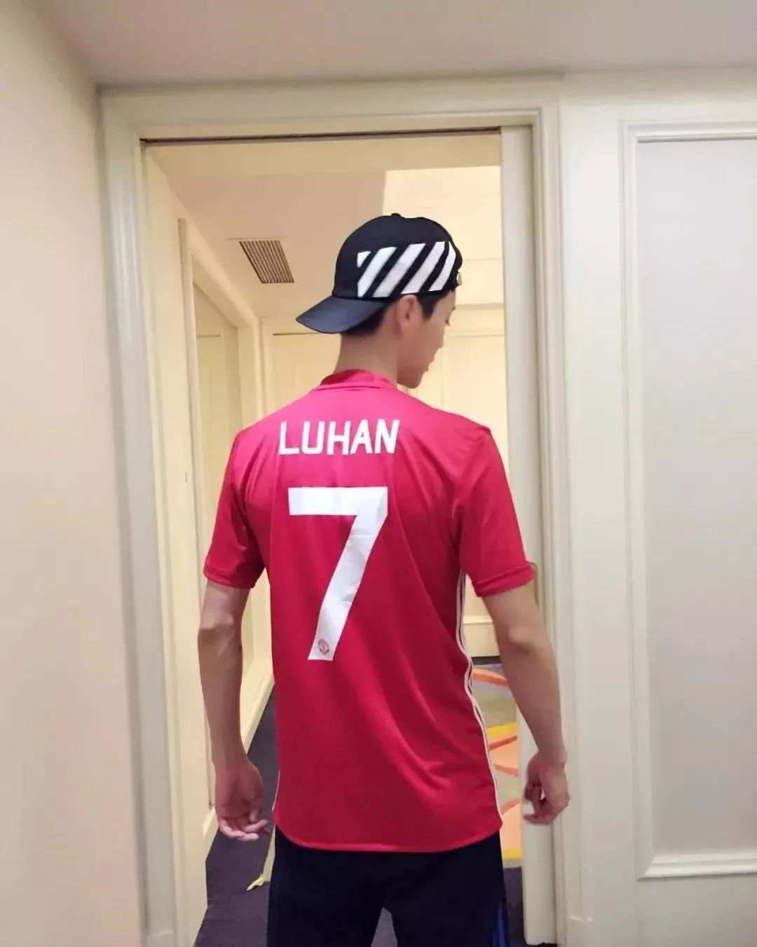 别再说鹿晗“娘”了，他才是真正的北京爷们儿