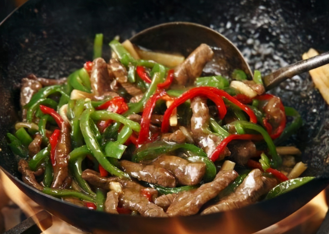 厨师炒菜用什么锅才不粘锅,家用炒菜不粘锅推荐哪种