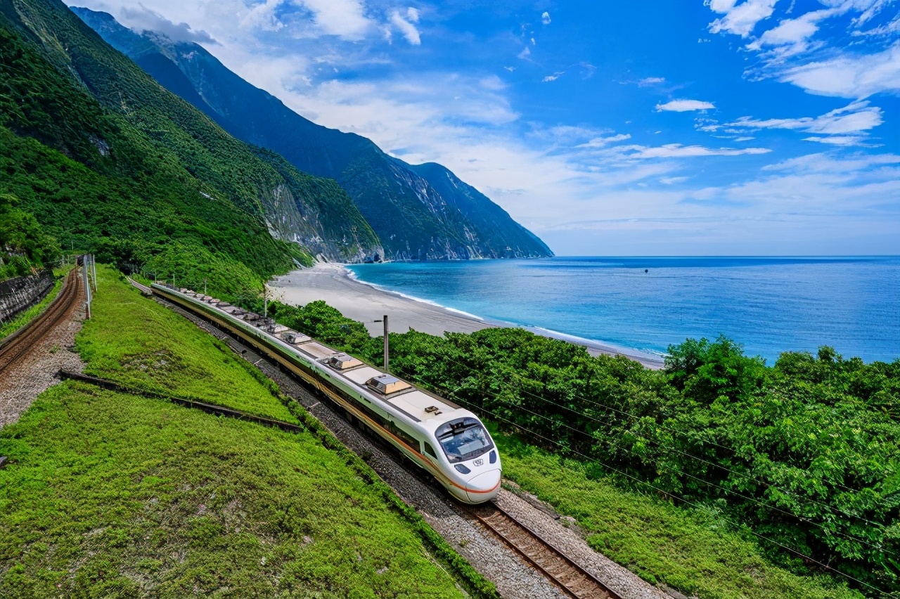 台湾发生列车脱轨事故,台湾列车脱轨事故还原