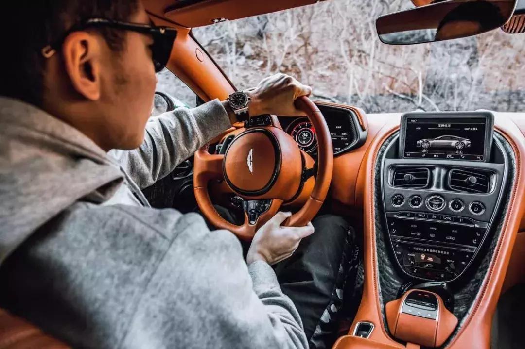 夏东阿斯顿马丁db11试驾,嗜驾