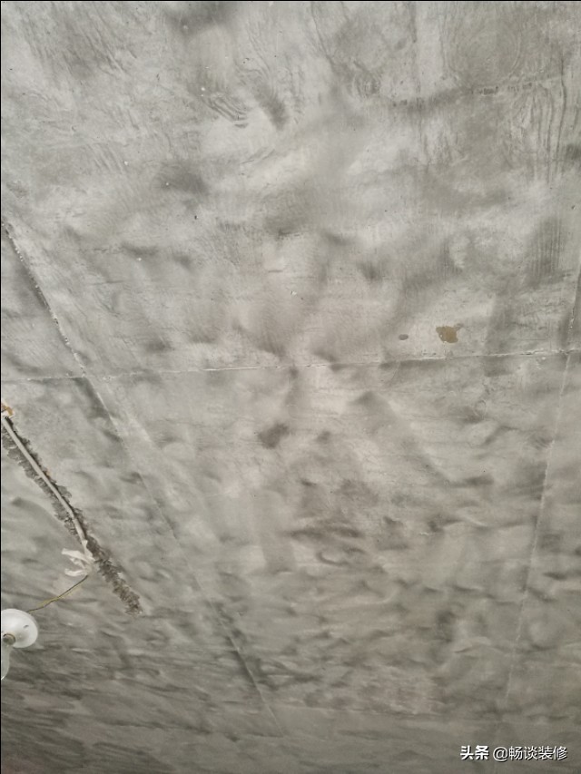 房屋顶大白有裂纹怎样处理好,预制板楼房棚顶有裂缝找谁来检测