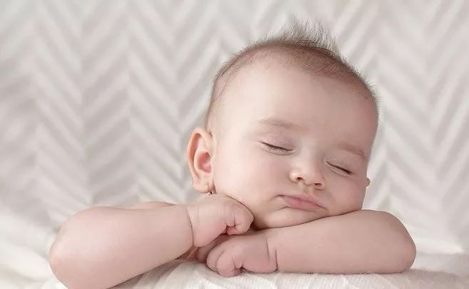 宝宝落地醒有什么好的方法,宝宝落地醒怎么办最有效