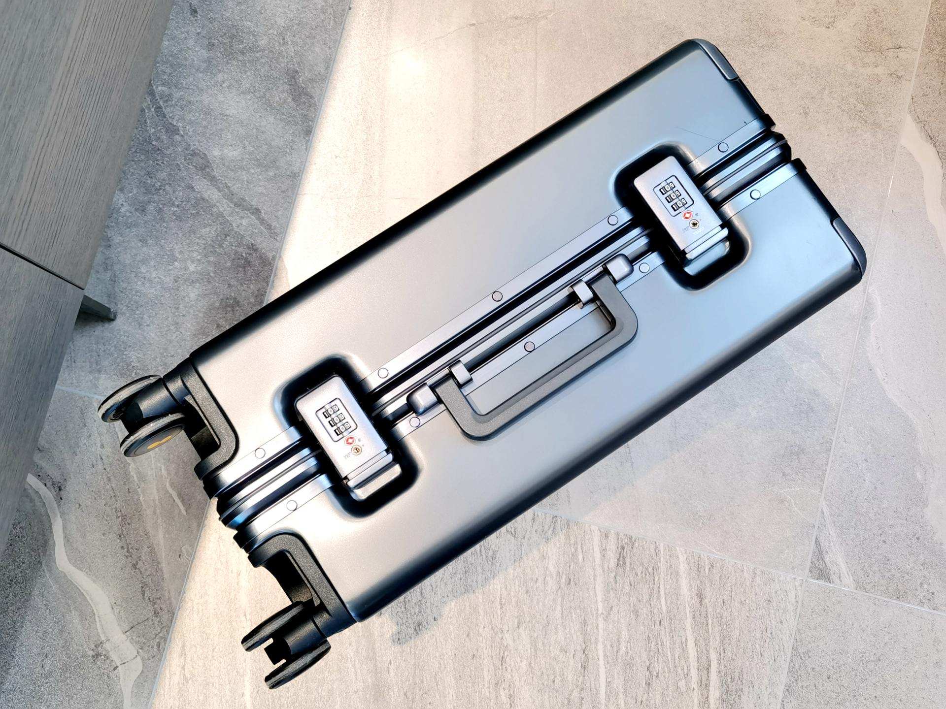 罗永浩地平线8号卖多少,罗永浩直播间旅行箱